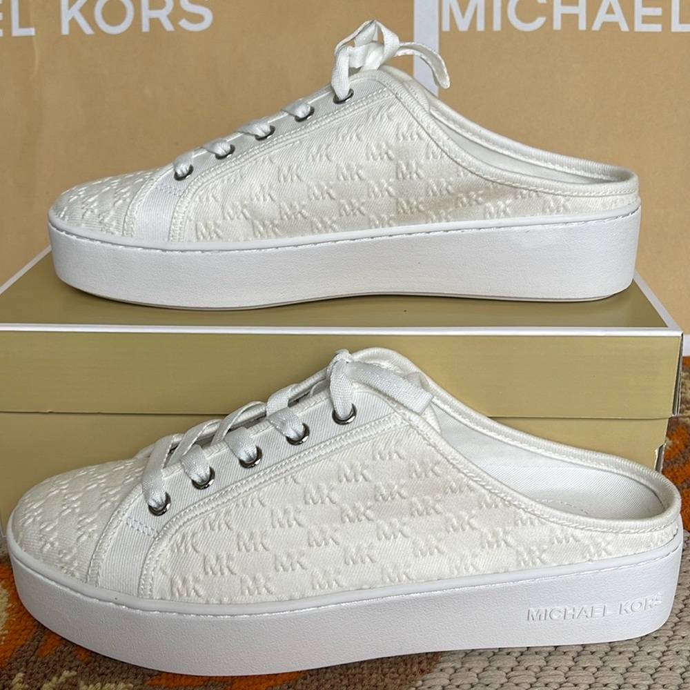 Michael Kors POPPY SLIDE SNEAKERS MK DEBOSSED WASHED DENIM
49T4POFP2D Platforms
